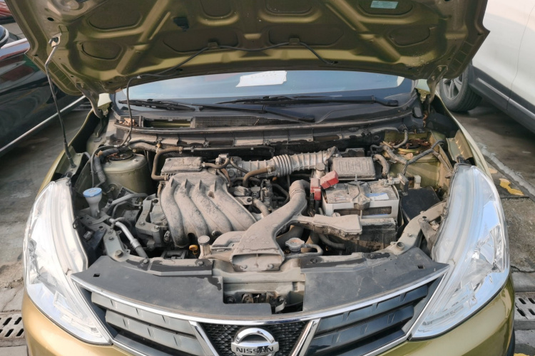 日产 骊威 2013款 劲锐 1.6XV 手动豪华版机舱底盘24
