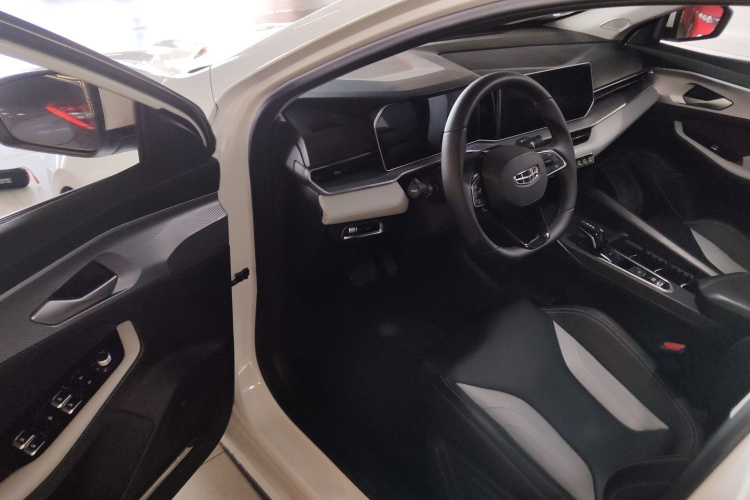 吉利汽车 2024款 缤瑞COOL 1.5T DCT冠军版中控内饰20