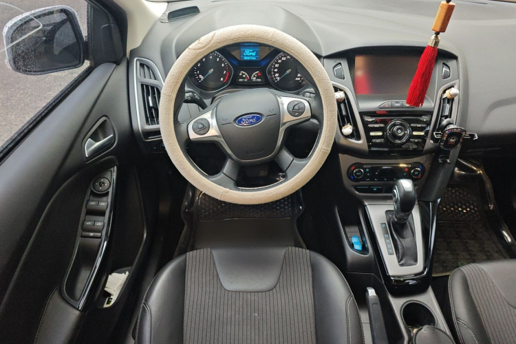 福特 福克斯 2012款 三厢 1.6L 自动风尚型局部细节13