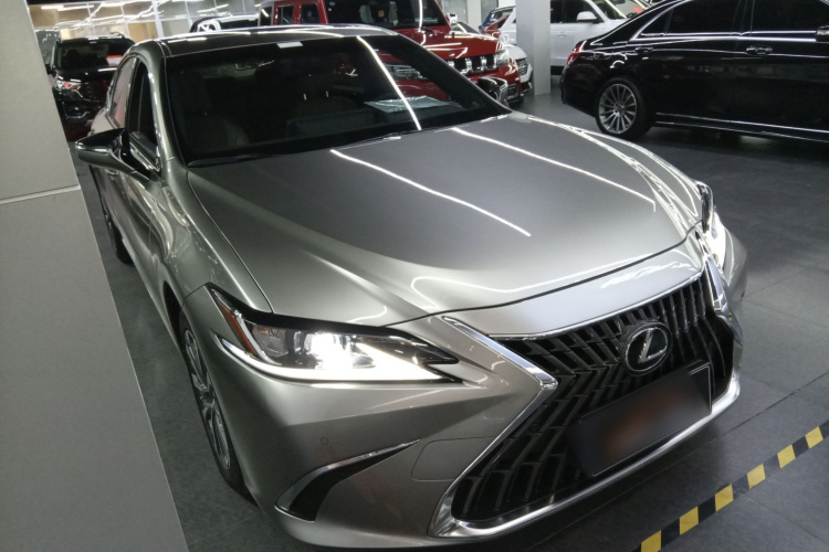 雷克萨斯ES 2023款 200 卓越版车身外观3