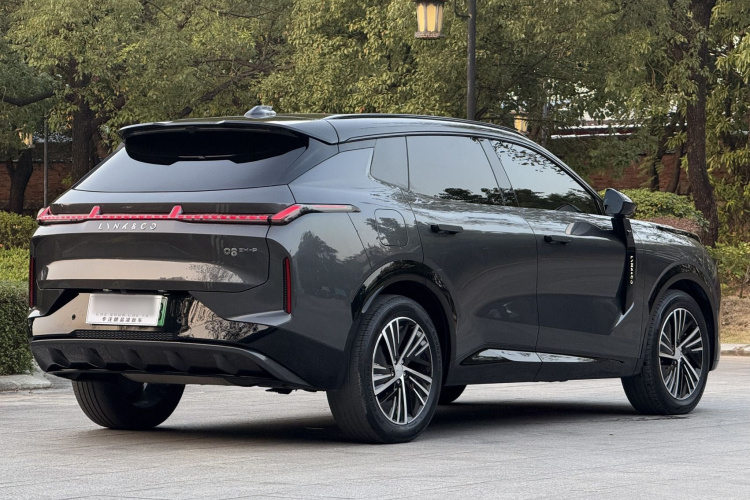 领克08 EM-P 2023款 120km 长续航Halo车身外观7