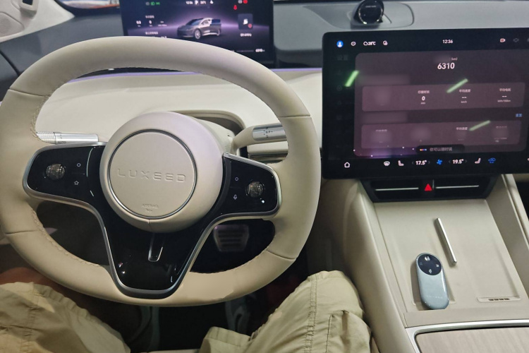 鸿蒙智行 智界R7 2024款 纯电 802km Max中控内饰7002