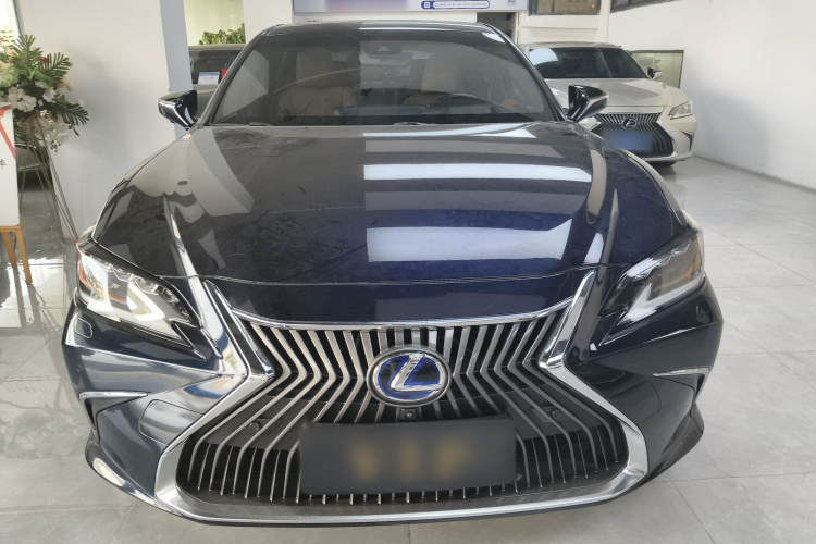 雷克萨斯ES 2020款 300h 行政版车身外观2