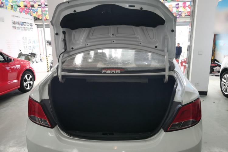 现代 瑞纳 2014款 1.4L 自动智能型GLS中控内饰23