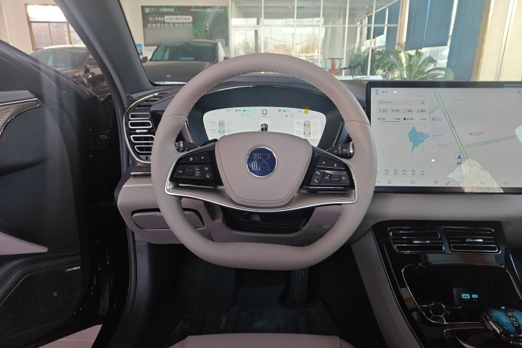 比亚迪 汉 2025款 DM-i 智驾版 125KM尊荣型中控内饰13