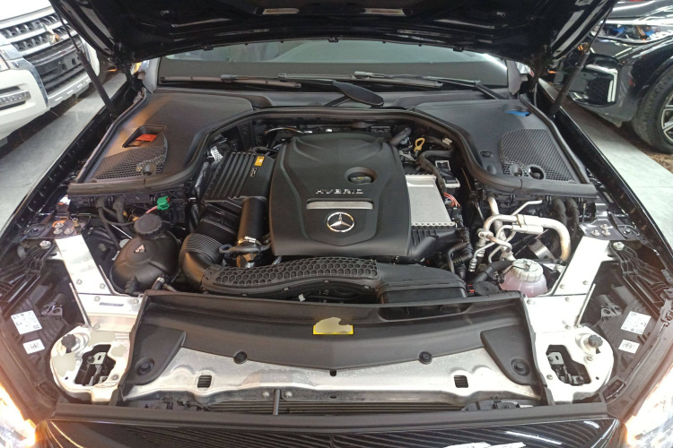 奔驰E级新能源 2022款 改款 E 350 e L 插电式混合动力轿车机舱底盘24