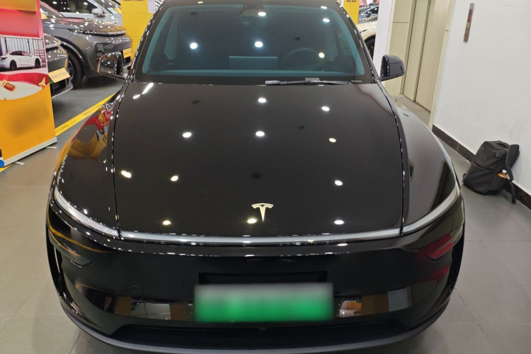 特斯拉 Model Y 2025款 后轮驱动版车身外观2