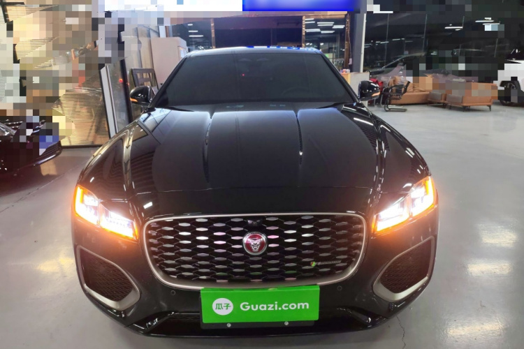 捷豹XFL 2023款 XFL 2.0T P250 两驱精英运动鎏金版车身外观2