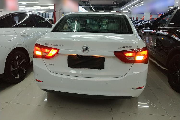 别克 英朗 2015款 15N 自动精英型车身外观6