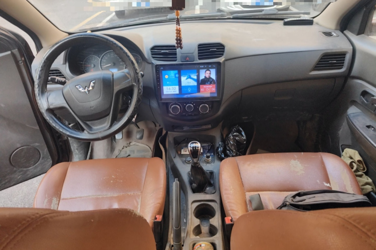 五菱汽车 五菱宏光 2016款 1.5L 改款S舒适型中控内饰12