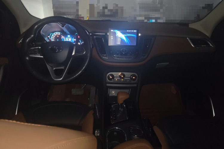 东南DX7 2015款 1.5T 自动尊贵型中控内饰12