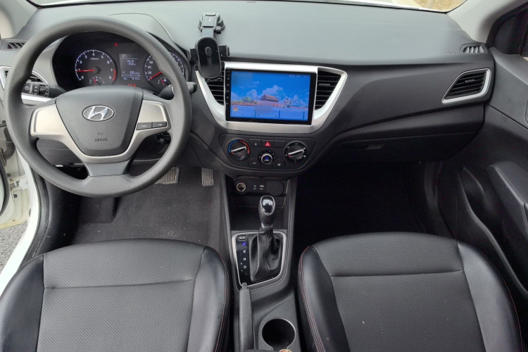 现代 悦纳 2016款 1.4L 自动炫酷版GLS中控内饰7003