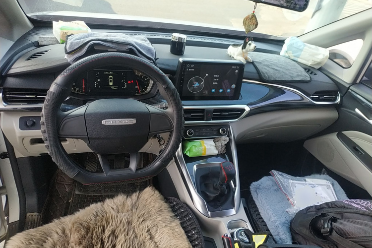 上汽大通MAXUS 大通G50 2023款 1.5T 手动畅游A中控内饰7002