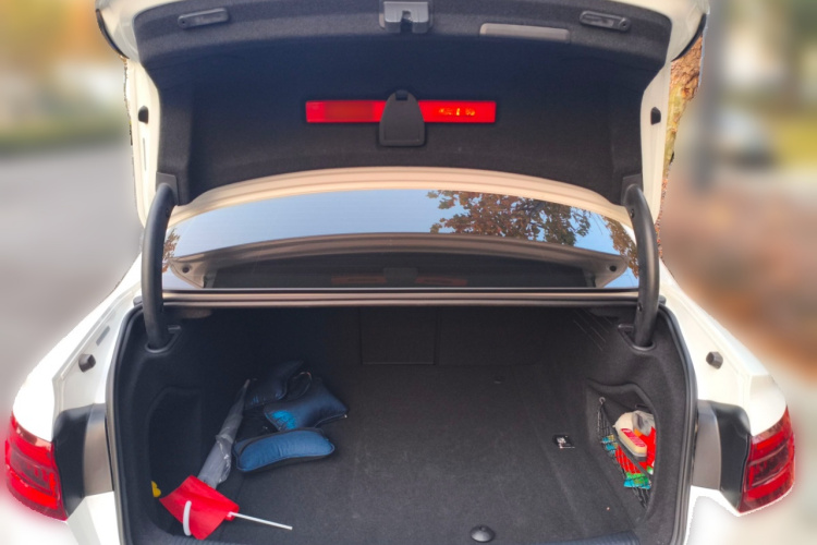 奥迪A4L 2018款 30周年年型 40 TFSI 进取型中控内饰23