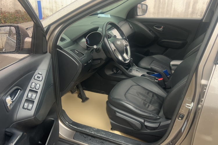 北京现代ix35 2013款 2.0L 自动两驱智能型GLS 国IV中控内饰7004