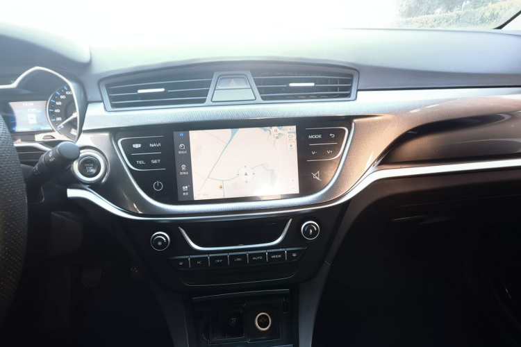 吉利汽车 帝豪 2017款 三厢百万款 1.5L 手动向上版中控内饰7007