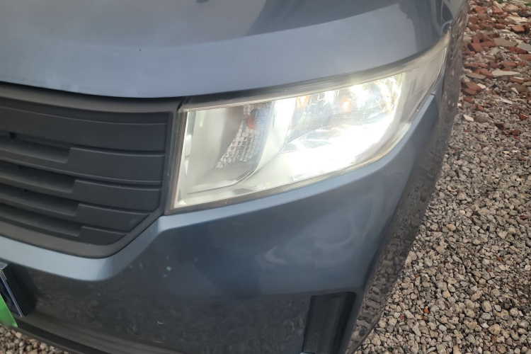 五菱汽车 五菱宏光PLUS 2019款 1.5T 手动标准型 5座局部细节36