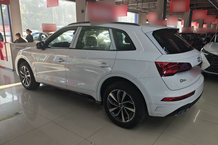 奥迪Q5L 2024款 40 TFSI 豪华动感型车身外观6005