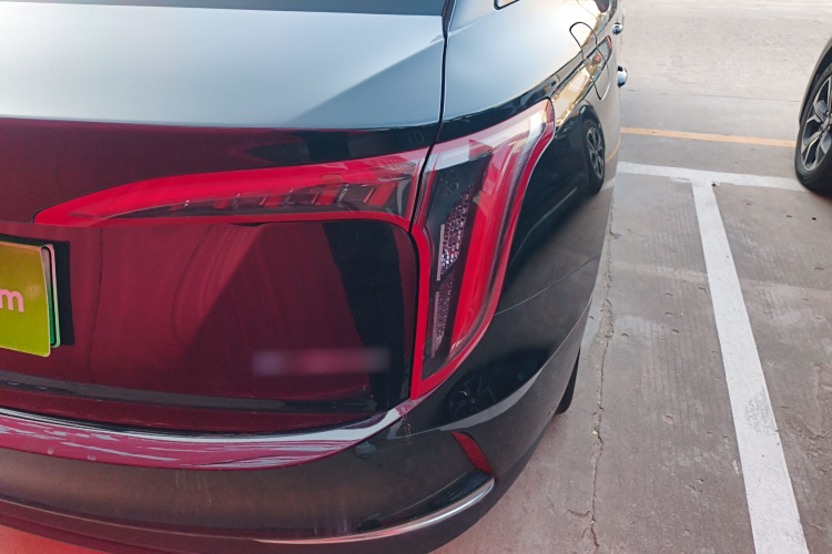 红旗E-QM5 2023款 改款 基础出行版车身外观9