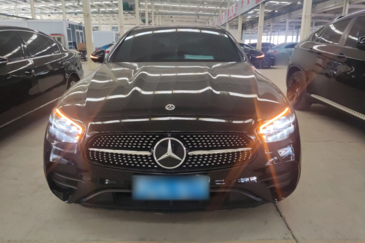 奔驰E级(进口) 2021款 改款 E 260 豪华型运动版车身外观2
