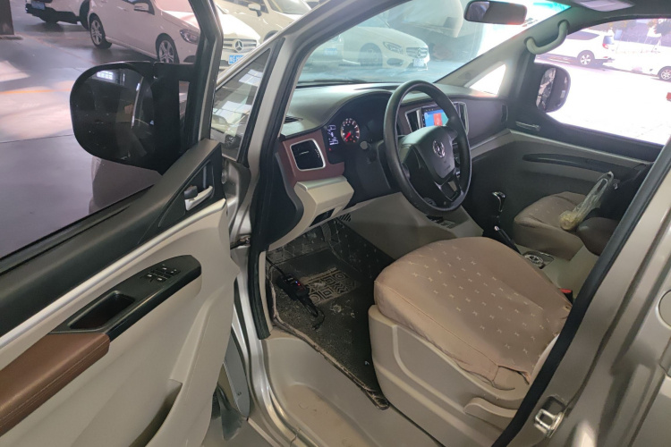 东风风行 菱智 2019款 M5L 1.6L 7座标准型 国VI中控内饰7003