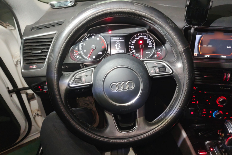 奥迪Q5 2017款 40 TFSI 进取型中控内饰13