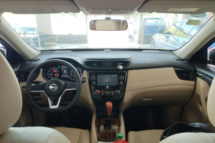 日产 奇骏 2017款 2.0L CVT舒适版 2WD中控内饰7002