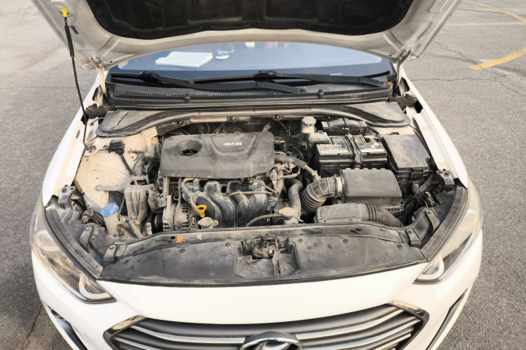 现代 领动 2016款 1.6L 自动智炫·精英型机舱底盘24