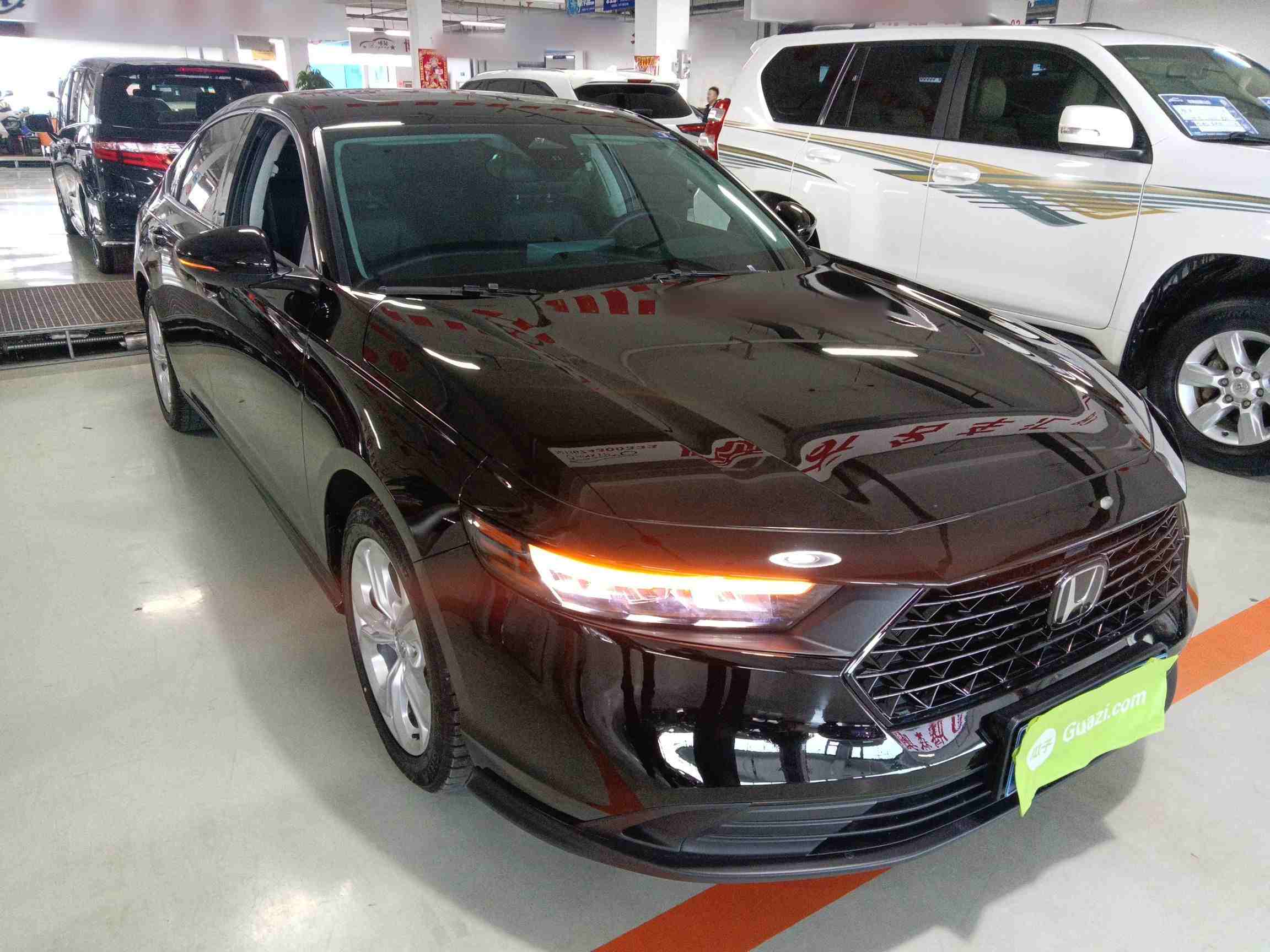 车辆右前45度外观展示