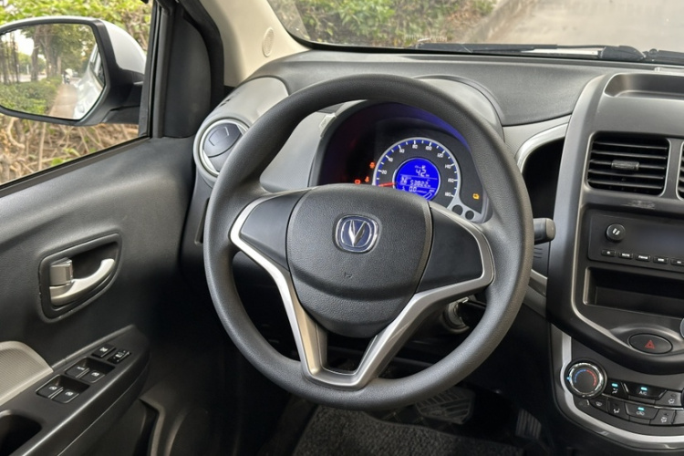 长安欧尚 奔奔E-Star 2021款 国民版 心悦版 磷酸铁锂（31.95kWh）中控内饰7003