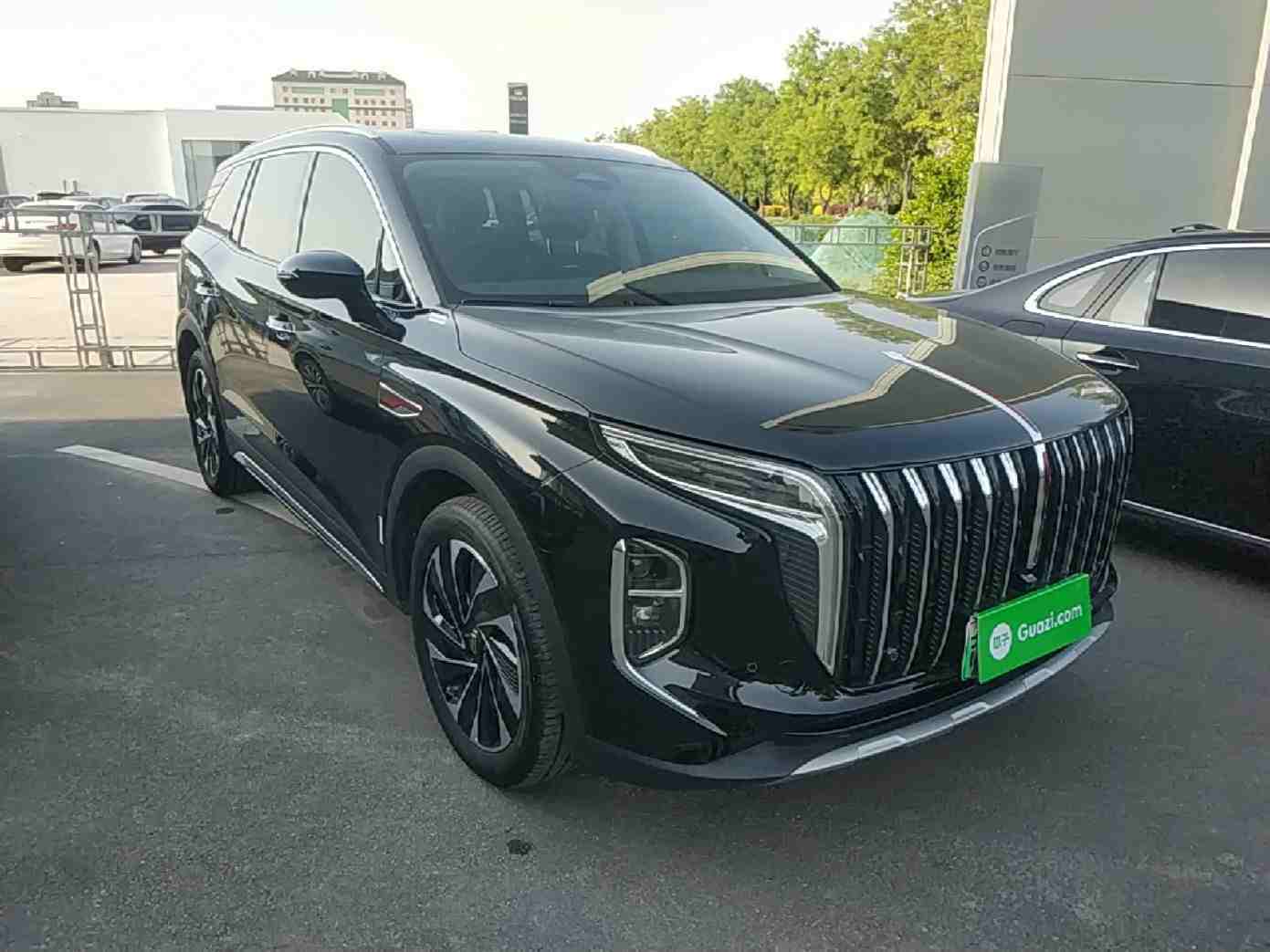 红旗HS7 PHEV右前45度视角