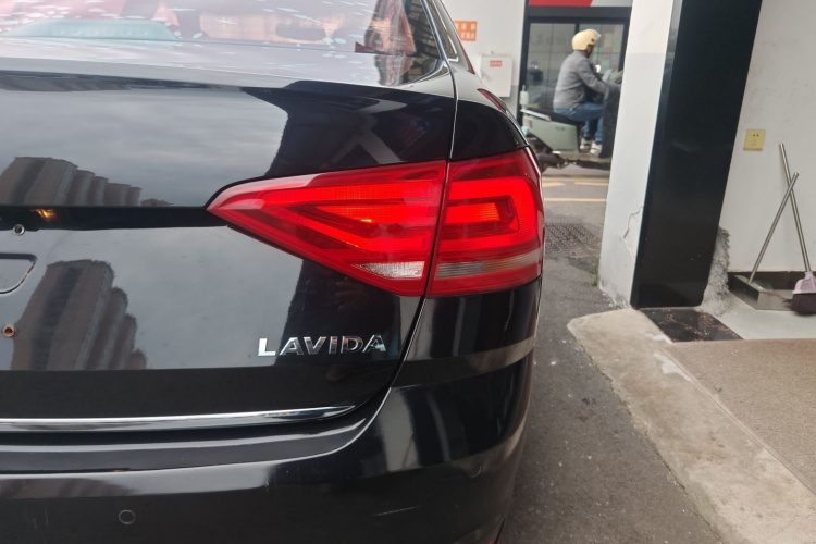 大众 朗逸 2015款 1.6L 自动舒适版车身外观6006
