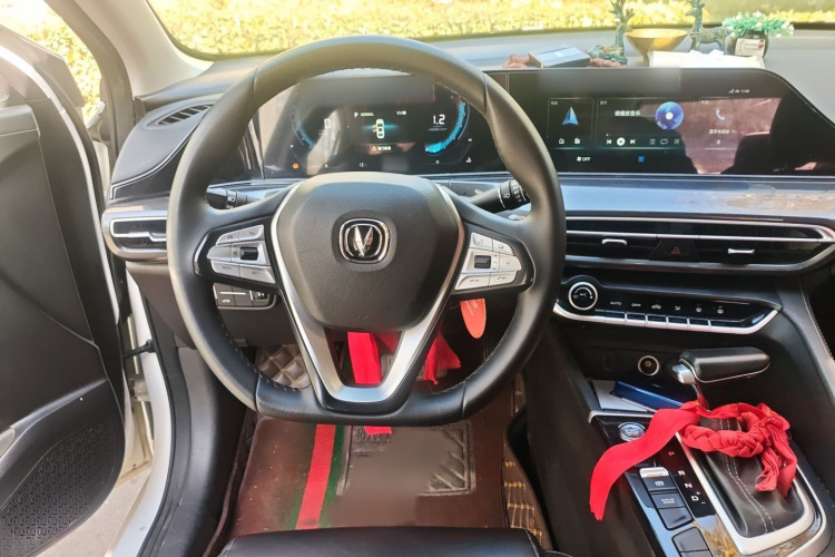 长安 逸动 2020款 PLUS 蓝鲸NE 1.4T GDI DCT尊贵型局部细节13