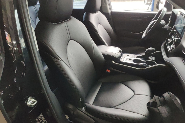 丰田 汉兰达 2023款 2.5L智能电混双擎两驱精英版 5座局部细节41