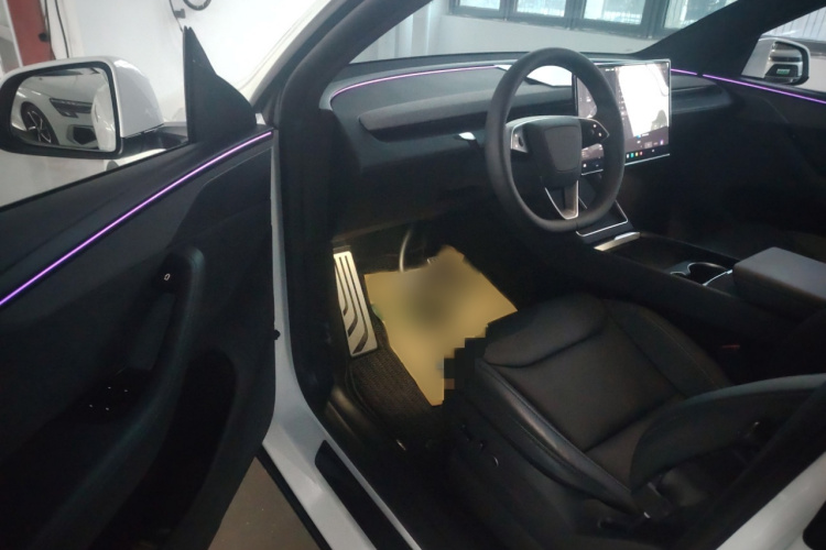 特斯拉 Model Y L 2025款 长续航全轮驱动版中控内饰7003