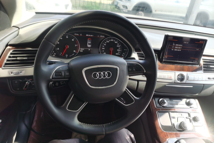 奥迪A8 2013款 A8L 45 TFSI quattro舒适型局部细节13
