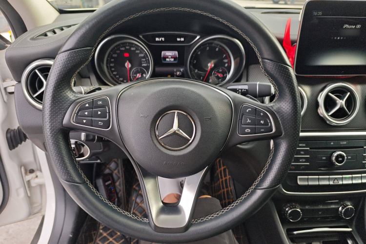 奔驰GLA 2017款 GLA 200 时尚型局部细节13