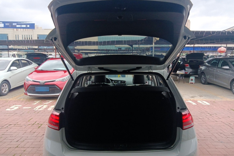 大众 高尔夫 2018款 1.6L 自动时尚型局部细节23