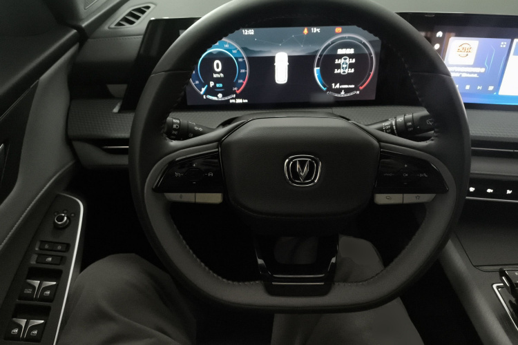 长安CS75 PLUS 2023款 第二代 1.5T 自动精英型中控内饰13