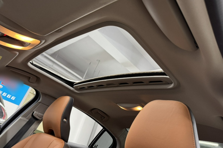 沃尔沃S60 2019款 S60L 改款 T5 智进进阶版中控内饰7003