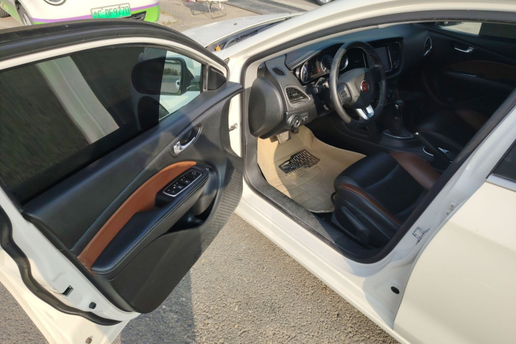 菲亚特 菲翔 2015款 1.4T 自动劲享版中控内饰7003