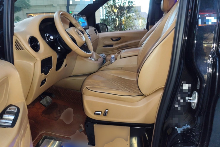 奔驰 威霆 2021款 2.0T 精英版 7座中控内饰19