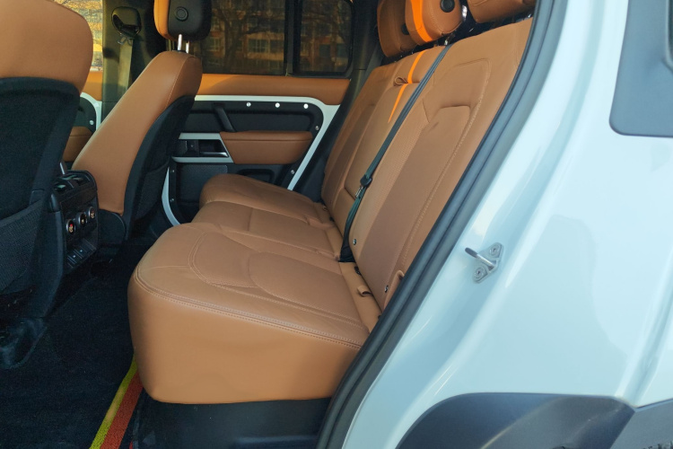 路虎卫士 2023款 改款 110 3.0T P400 暗黑特别版中控内饰7003