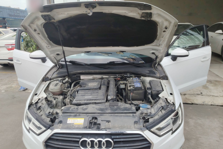 奥迪A3 2018款 30周年年型 Sportback 35 TFSI 进取型机舱底盘24