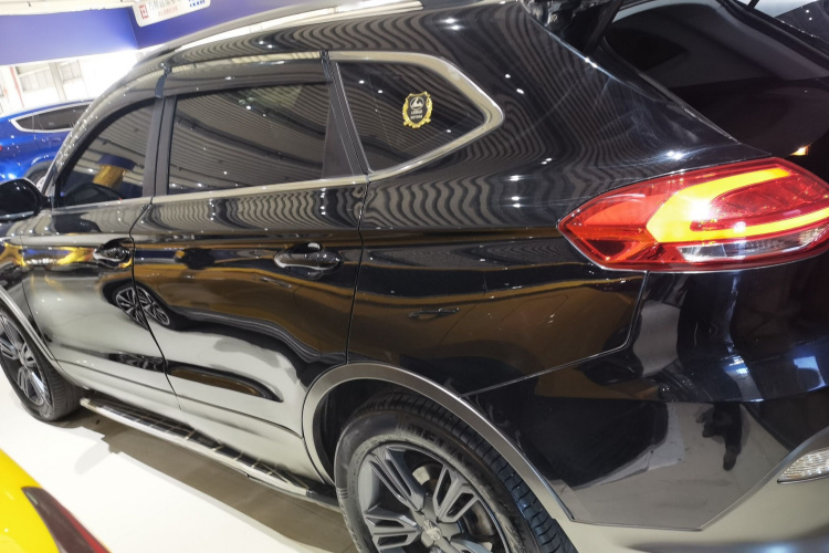 猎豹汽车 猎豹CS10 2017款 2.0T 自动都市型车身外观4