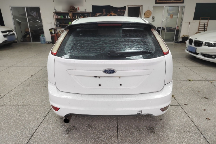 福特 福克斯 2013款 两厢经典 1.8L 手动百万纪念版车身外观6004