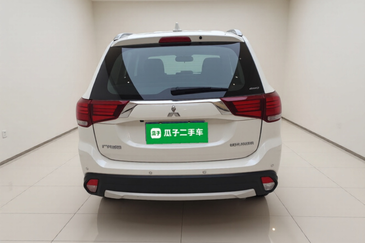 三菱 欧蓝德 2018款 2.4L 四驱豪华版 7座车身外观6