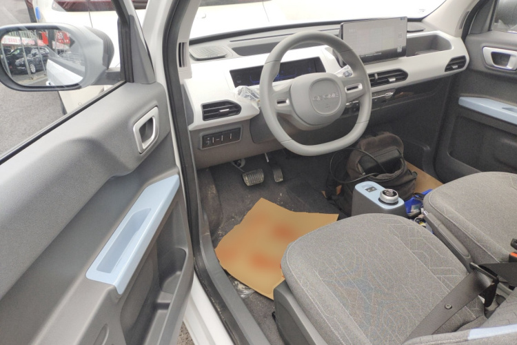 吉利银河 2024款 熊猫mini 200km 耐力熊中控内饰7003