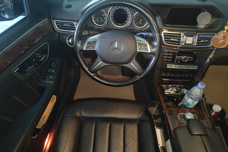 奔驰E级 2014款 E 260 L 豪华型局部细节13