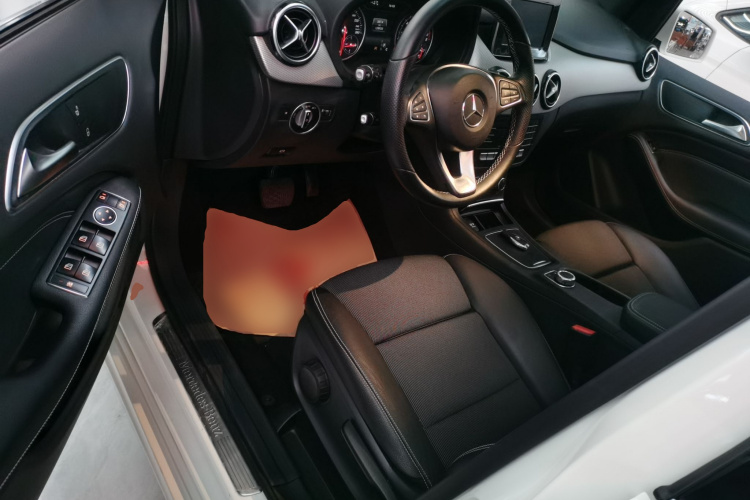 奔驰B级 2015款 B 200 动感型中控内饰20